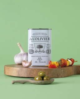 HUILE D'OLIVE INFUSÉE À L'AIL DE FRANCE - 250ML